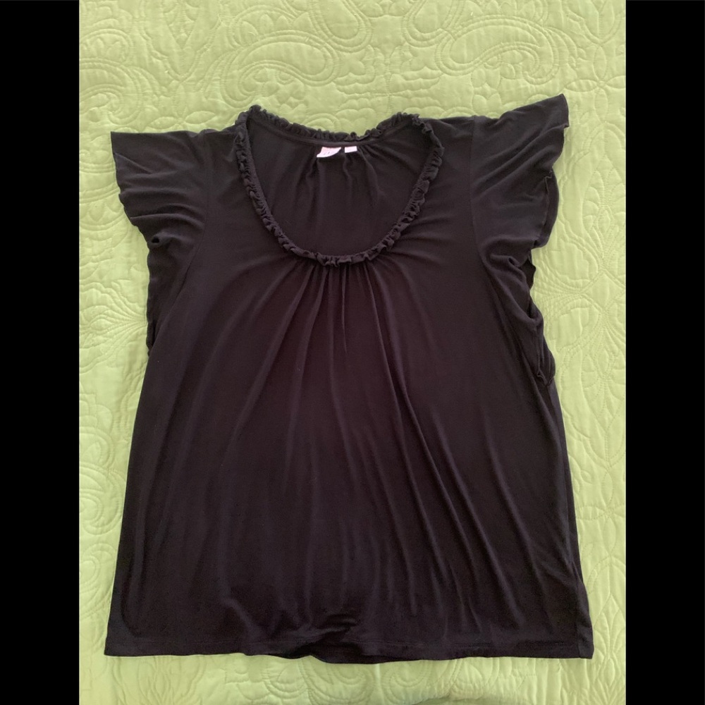 Gap, Soft Black, Cap Ruffle Sleeve Top
Sz L
Great Condition